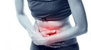 Douleurs abdominales avec des dommages causés par les vers du ruban