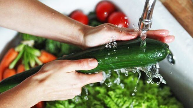 laver les légumes pour prévenir l’infection par des parasites protozoaires