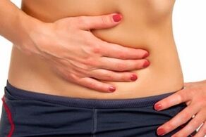 douleurs abdominales dues à la présence de parasites dans le corps